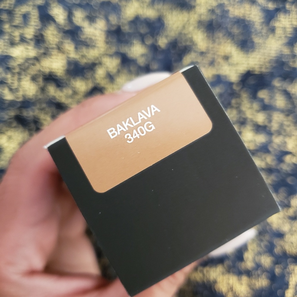 Huda beauty bundle for buyer